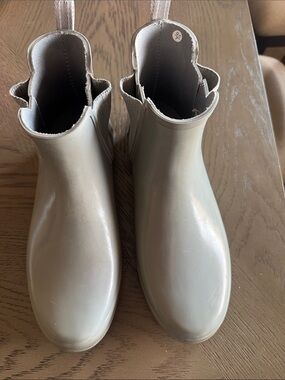 Hunter Women's Chelsea Ankle Rain Boots - Taupe size 10